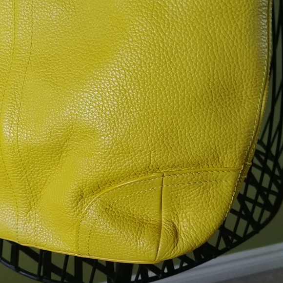 ⭐️Host Pick⭐️DANIER, Vintage Leather yellow bag - Picture 2 of 16
